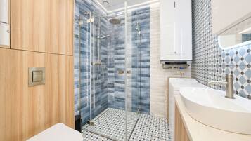 House (B) | Bathroom | Shower, towels
