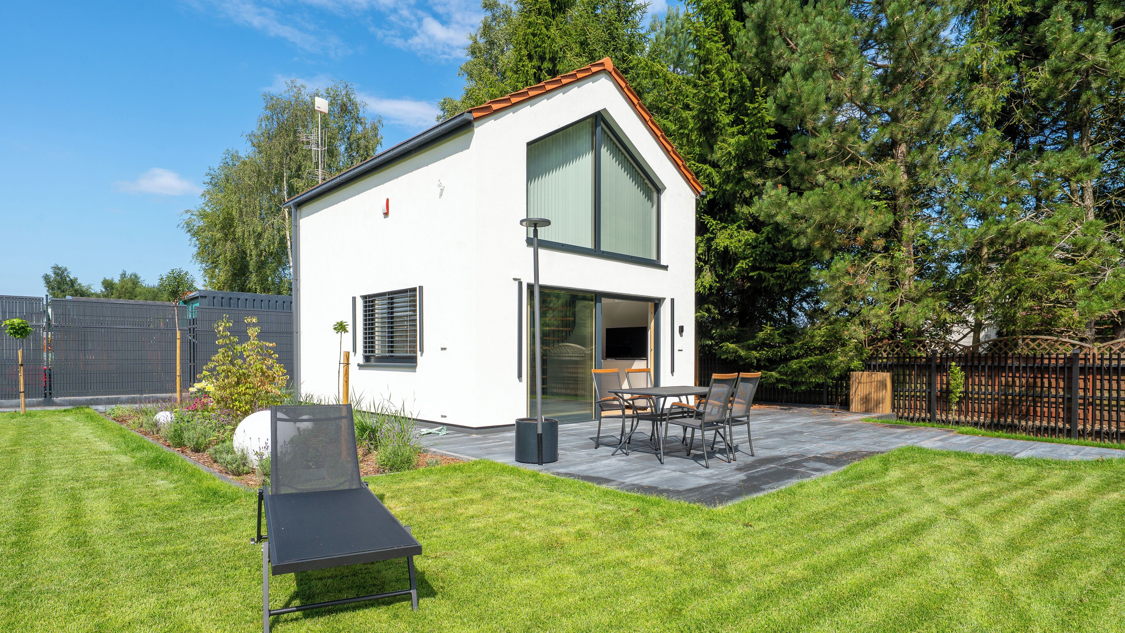 House (B) | Terrace/patio