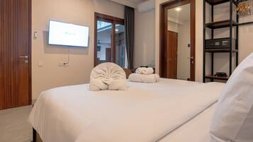 Deluxe Double Room, Pool View