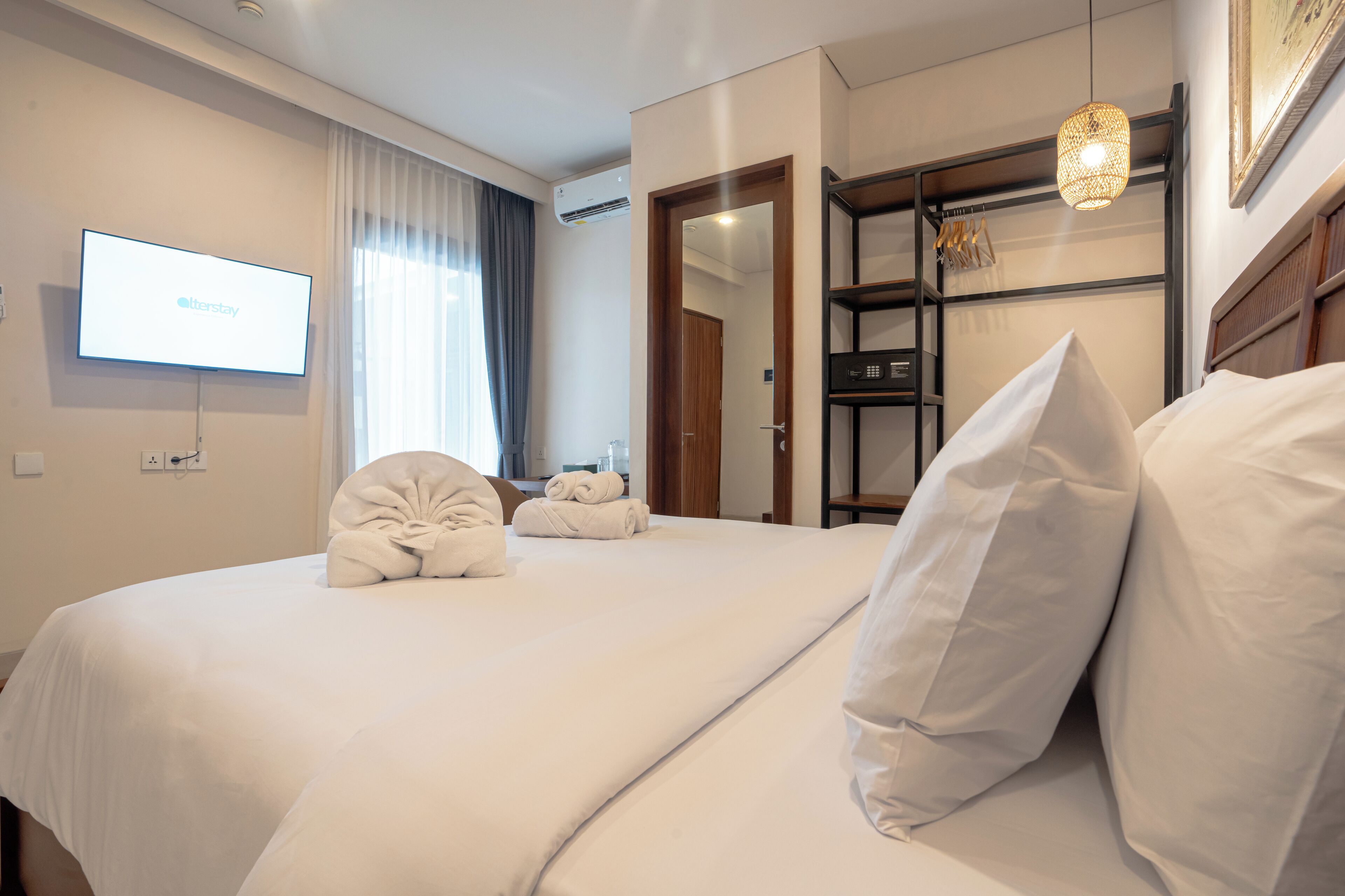 华丽双人房, 泳池景观 | 客房内保险箱、办公桌、笔记本电脑工作区、免费 WiFi