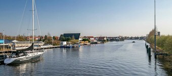 Nice holiday home on the water in Grou