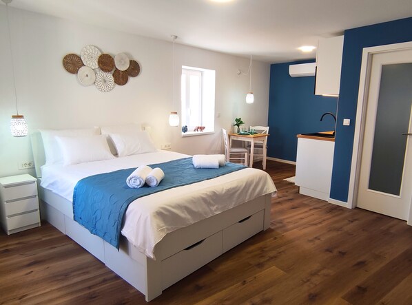 1 chambre, fer et planche à repasser, Wi-Fi gratuit, draps fournis