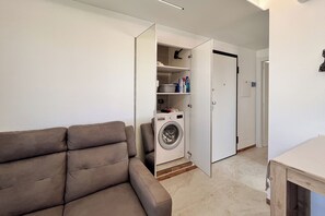 Kattohuoneisto, merinäköala | Olohuone