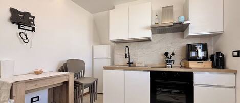 Ático, vistas al mar | Cocina privada