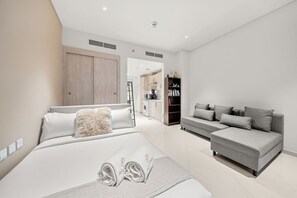 Tabla de planchar con plancha, wifi y ropa de cama 