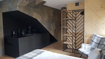 Deluxe Studio Suite, Balcony | Iron/ironing board, free WiFi