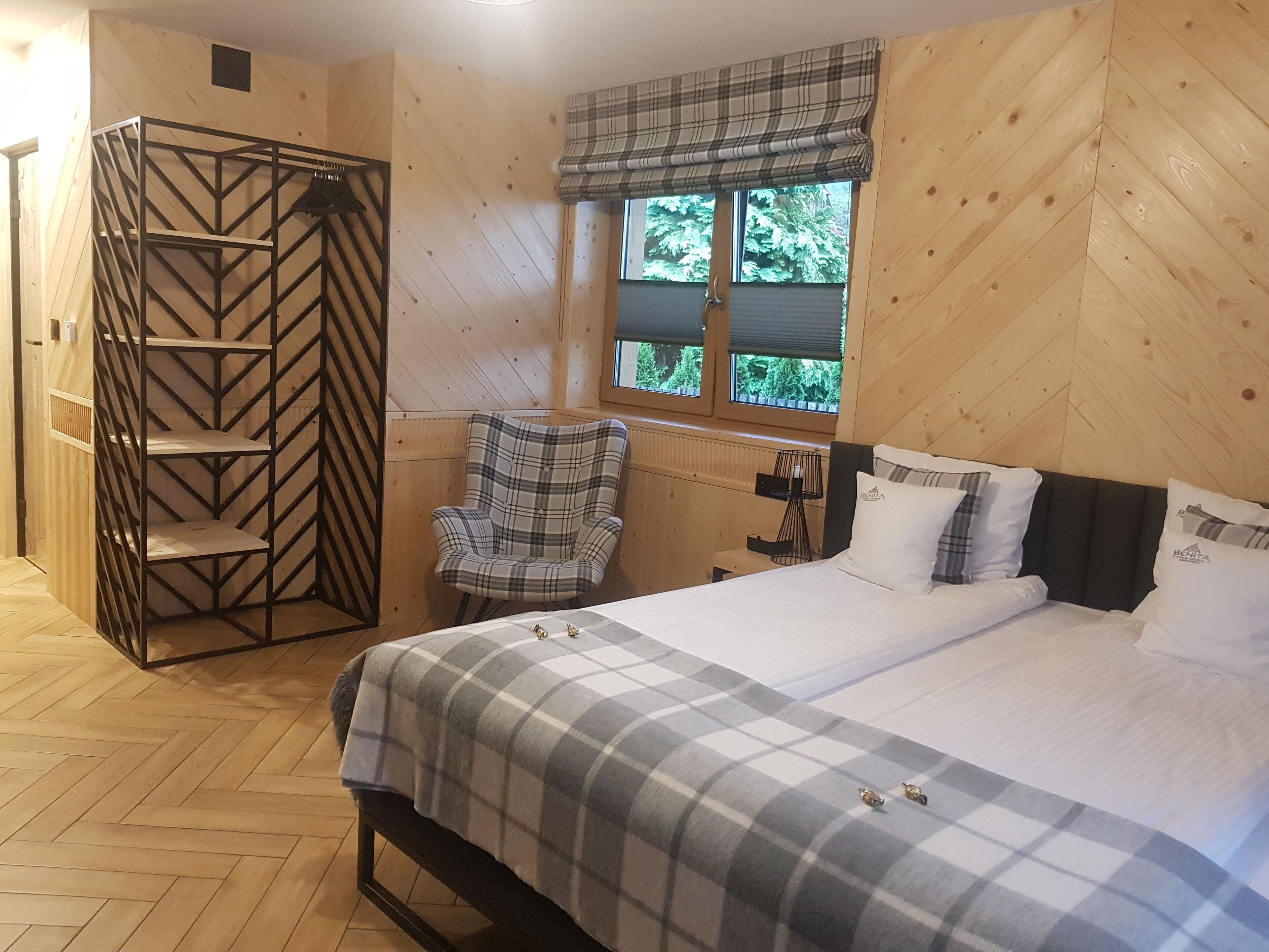 Premium bedding, iron/ironing board, free WiFi