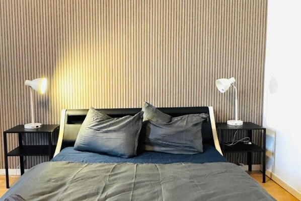 1 bedroom, bed sheets