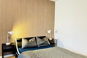 1 bedroom, bed sheets