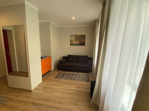 TV - Family and Group Apartment in silent Center of Riga with parking (Rīga)