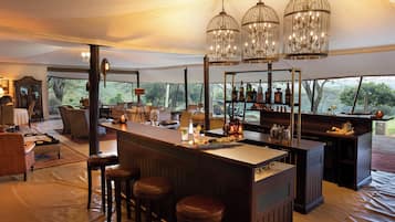 Bar (trong khuôn viên)