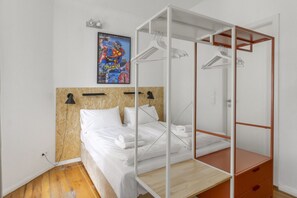 Desk, iron/ironing board, WiFi, bed sheets - Boxi - Contemporary Studio (Berlin)