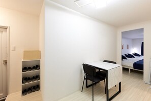 1 bedroom, iron/ironing board, Internet