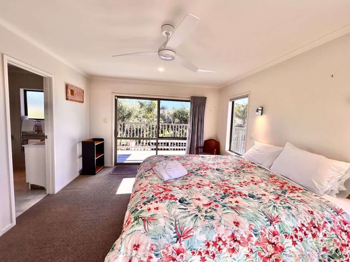 5 bedrooms, iron/ironing board, free WiFi, bed sheets