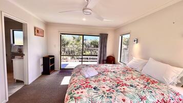 5 Schlafzimmer, Schreibtisch, Bügeleisen/Bügelbrett, kostenloses WLAN