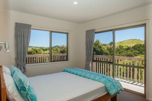 5 bedrooms, desk, iron/ironing board, free WiFi - Tutukaka Heads Lodge (Tutukaka)