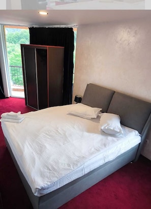 In-room safe, iron/ironing board
