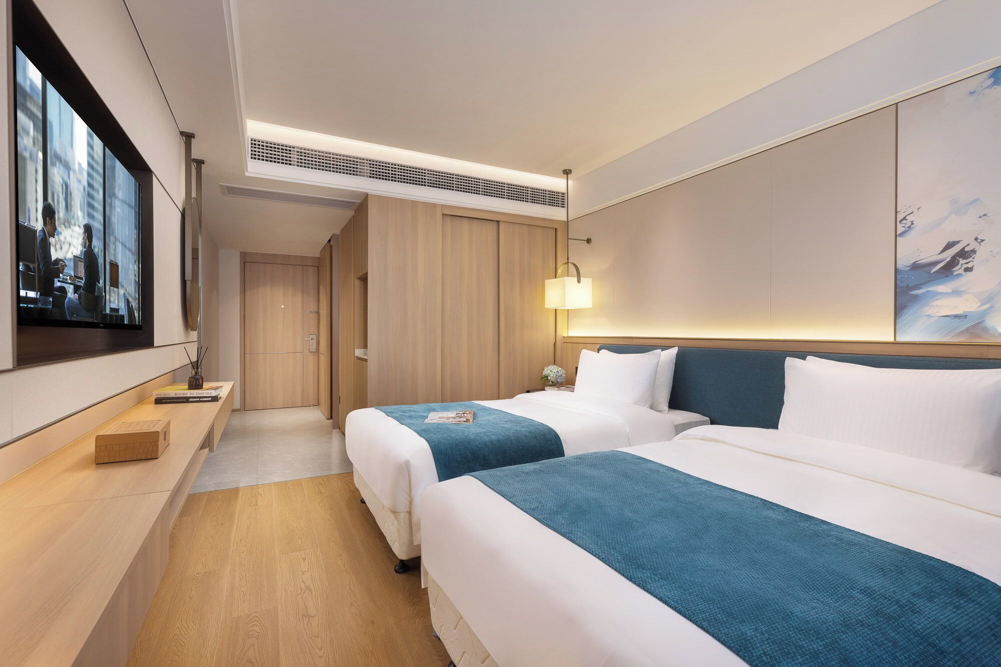 スタジオ シングルベッド 2 台 | 羽毛の掛け布団、デスク、遮光カーテン、アイロン / アイロン台