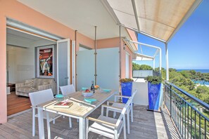 Standard Apartment, Multiple Bedrooms, 2 Bathrooms, Sea Facing (Il Faro Sul Mare - Total Sea View) | Outdoor dining - Il Faro Sul Mare - Total Sea View (Andora)