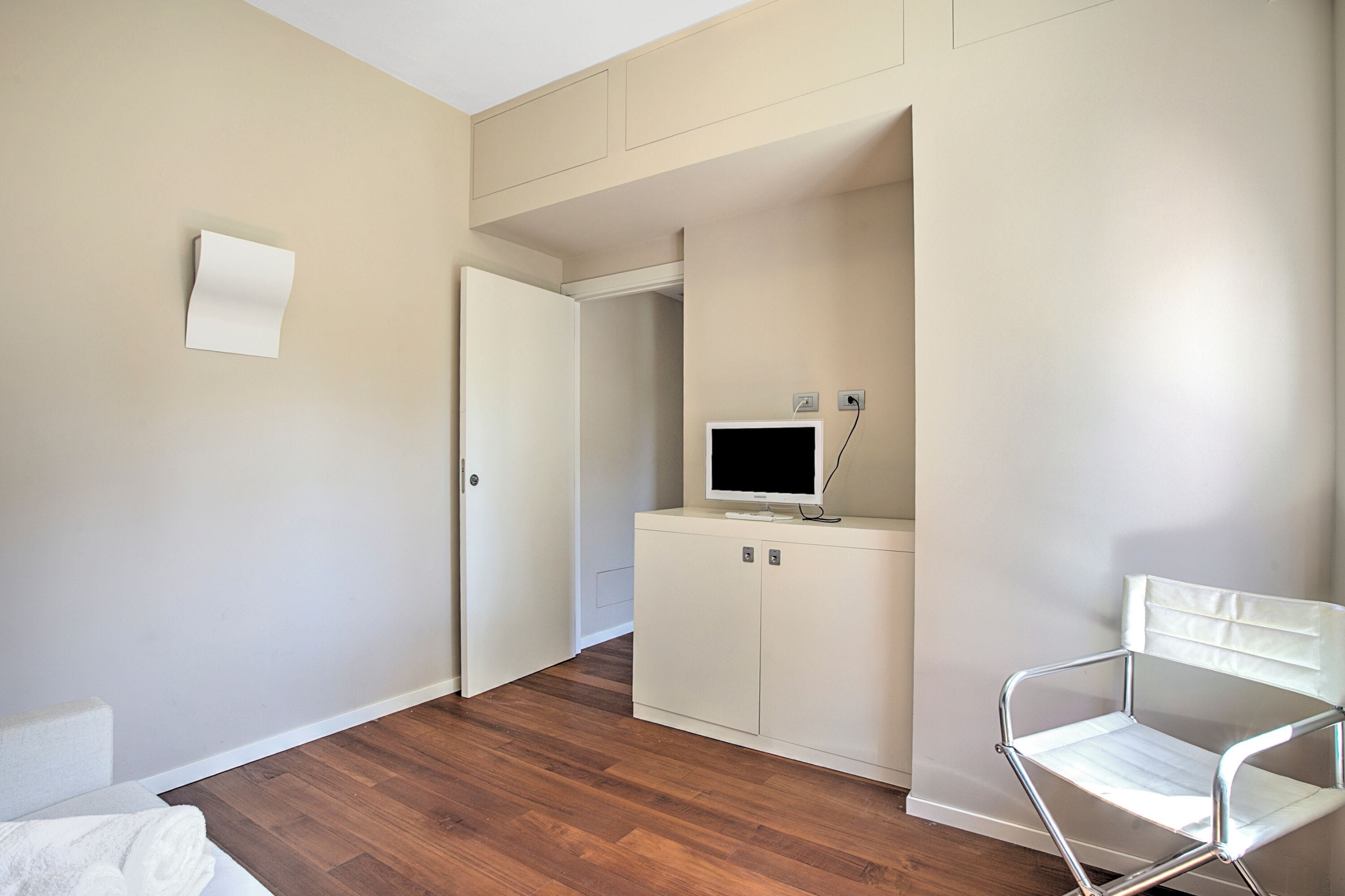 Appartement Standard, plusieurs chambres, 2 salles de bains (Il Faro Sul Mare - Total Sea View) | Aire de séjour | Téléviseur à écran plat de 21 po avec télévision par satellite