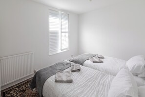 3 bedrooms, iron/ironing board, Internet, bed sheets