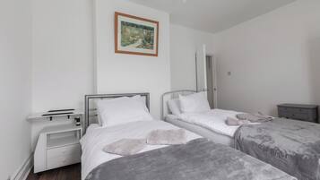 3 bedrooms, iron/ironing board, Internet, bed sheets
