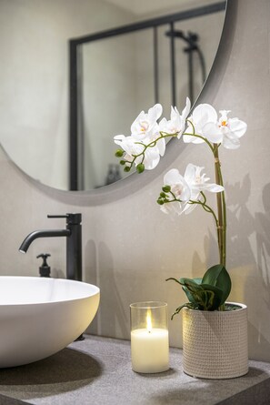 Shower, hair dryer, bidet, towels - Domus Carla With Garden R&R (Venecia)