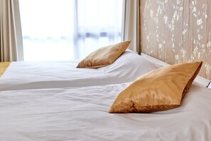 1 bedroom, desk, iron/ironing board, internet