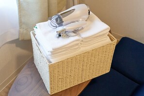 Hårføner og toalettpapir