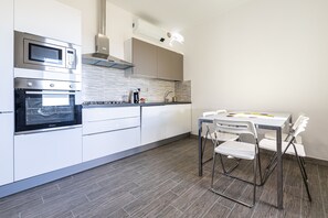 Fridge, microwave, oven, dishwasher