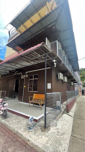 Front of property - PerhentianMj FishermanVillage (Pulau Perhentian Kecil)