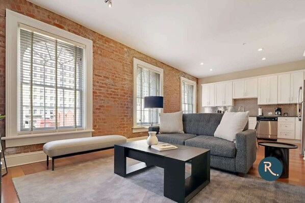 TV, offices - Roami at Factors Row | Near Superdome | 2BR (New Orleans)