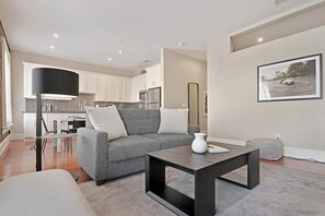 Téléviseur, bureau