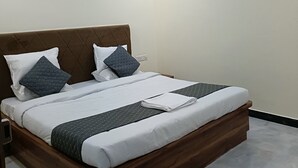 WiFi (free), bed sheets - Hotel The Castle Inn (Varanasi)