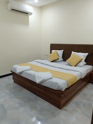 Standard Room | Free WiFi, bed sheets