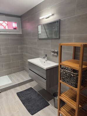 Articles de toilette écologiques, serviettes fournies