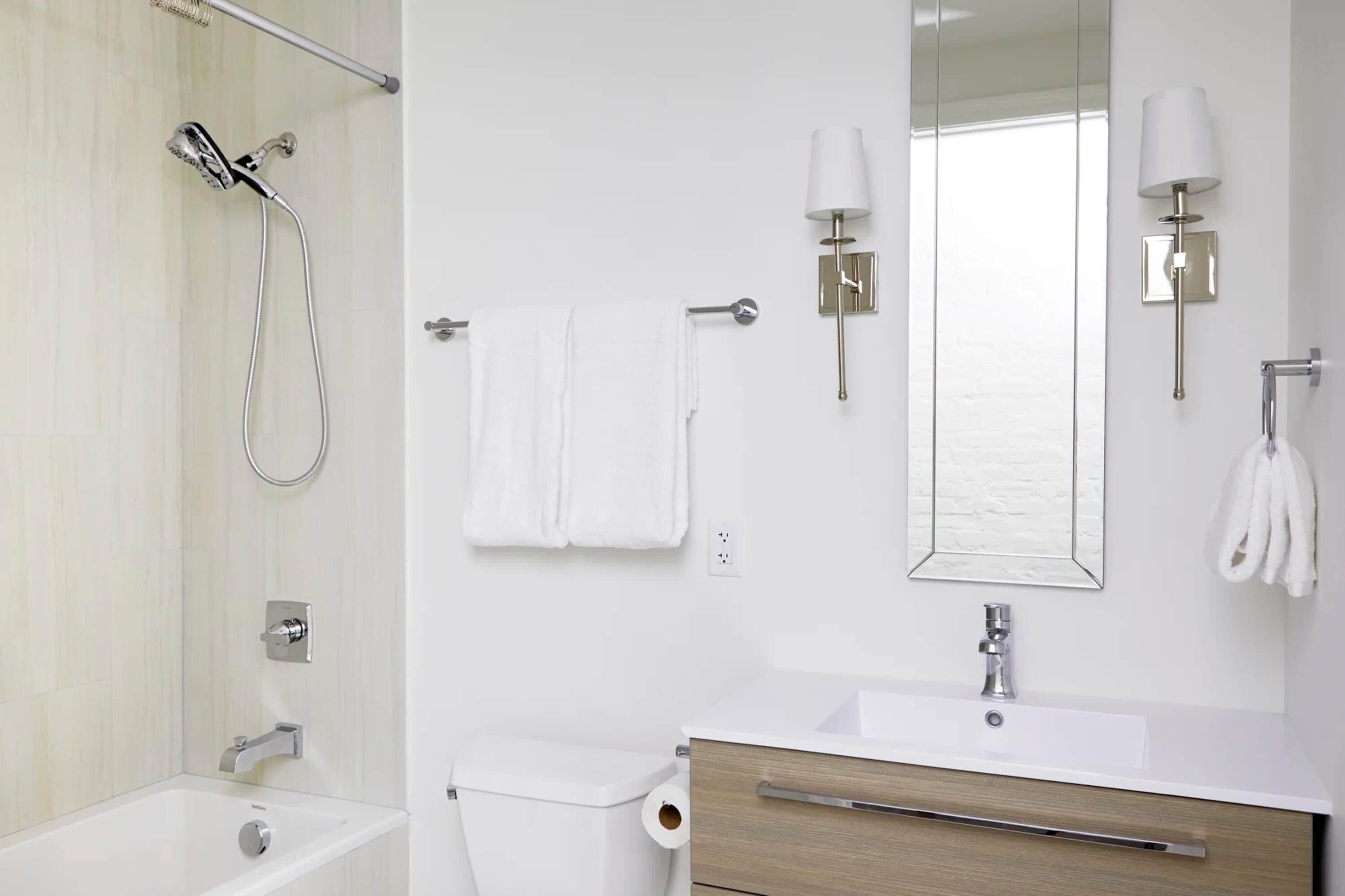 Dusche, Haartrockner, Handtücher