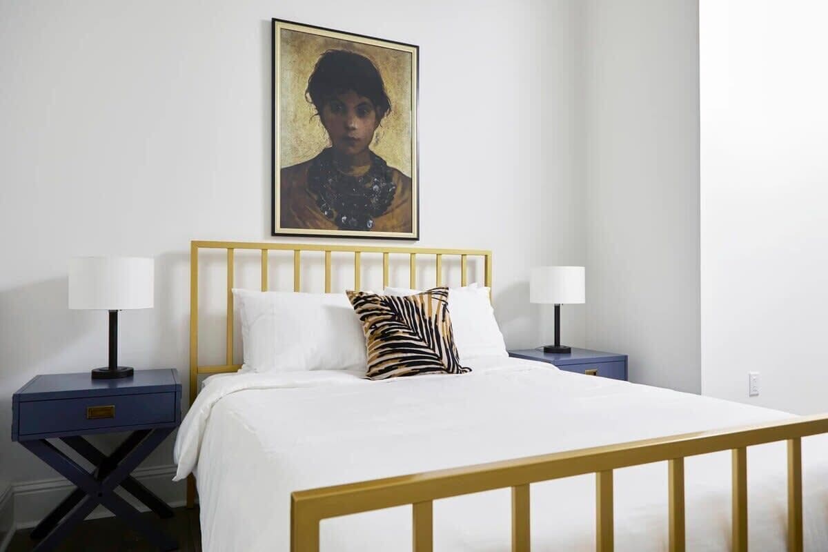 2 habitaciones, tabla de planchar con plancha, wifi y ropa de cama 