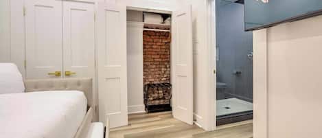 2 habitaciones, tabla de planchar con plancha, cuna de viaje y wifi