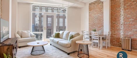 Televisión, oficina