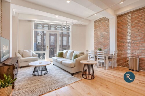 Roami at Churchill | 2 Bedroom w/ Balcony