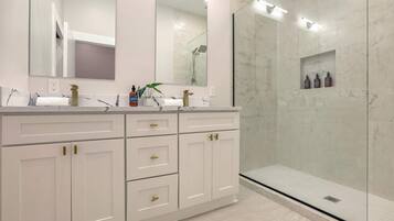 Shower, hair dryer, towels, shampoo