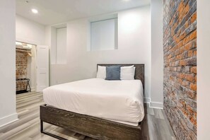 3 habitaciones, tabla de planchar con plancha, cuna de viaje y wifi 