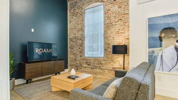 Een televisie en een kantoor