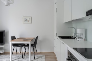 Basic Apartment, Balcony, City View | Private kitchen | Full-size fridge, microwave, oven, stovetop