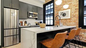 Fridge, dishwasher, coffee/tea maker, toaster