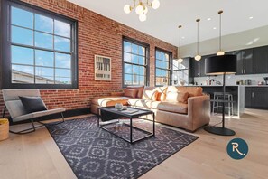 TV, offices - Roami at Brassline Near French Qtr (New Orleans)