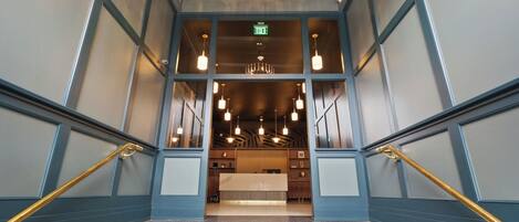 المنشأة من الداخل