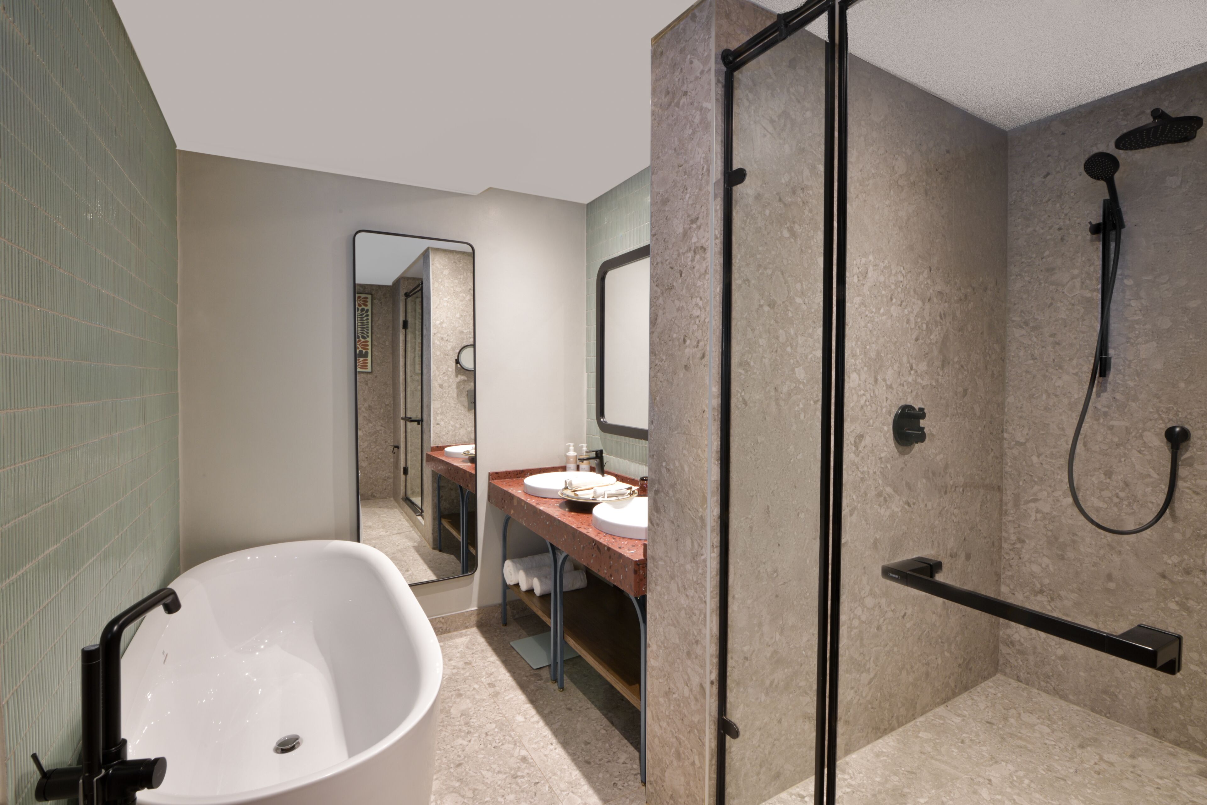 Suite exécutive, 1 très grand lit | Salle de bain | Séchoir à cheveux, peignoirs, serviettes fournies, savon