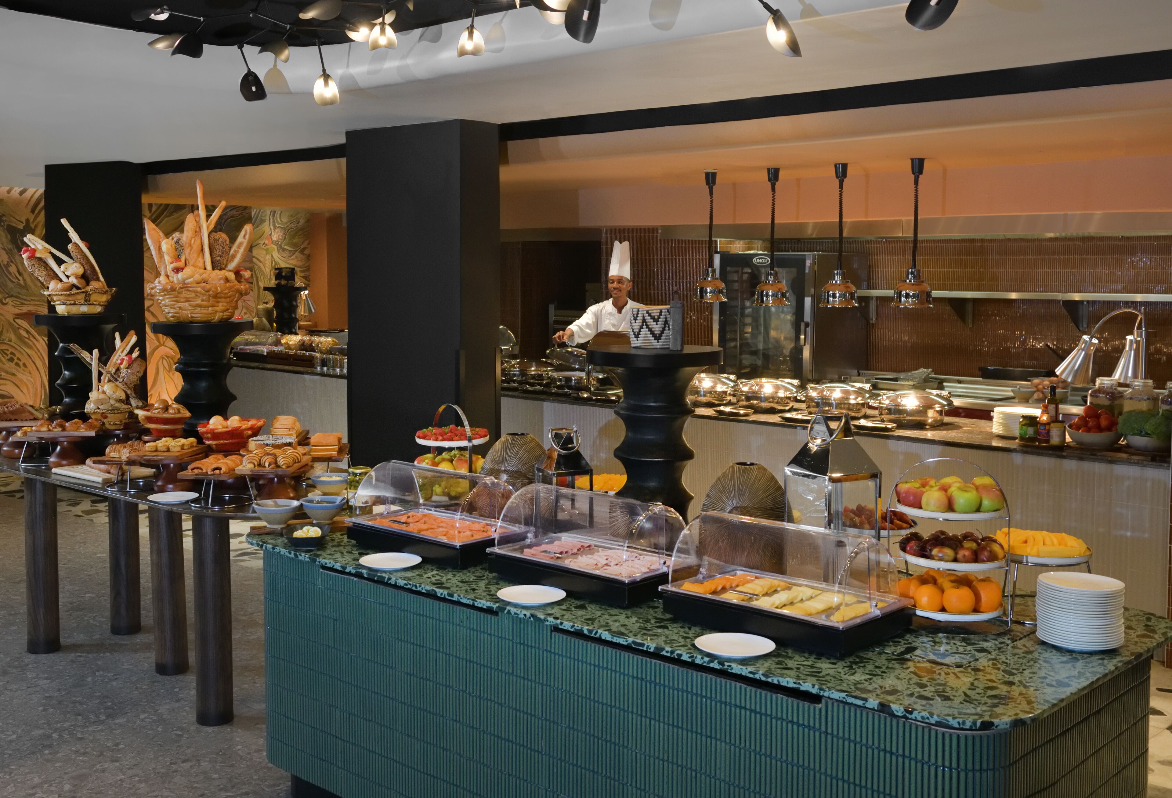 Bữa sáng buffet hàng ngày với phụ phí nhỏ 